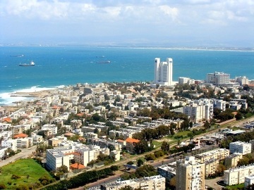 Ejlat - jedyny izraelski port morski nad Zatoką Akaba (Morze Czerwone). Ważny ośrodek przemysłowy graniczący z egipską wsią Taba i miastem portowym Akaba. Ejlat - Jest najdalej położonym na południe miastem Izraela.