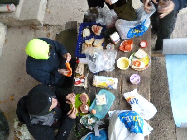 "Piknik" podczas ataku zimy gdzieś w Bośni...