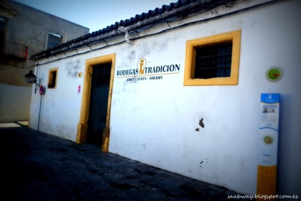 Jerez de la Fontera – opustoszałe magazyny na przedmieściach, sprawiają wrażenie miasta wymarłego.