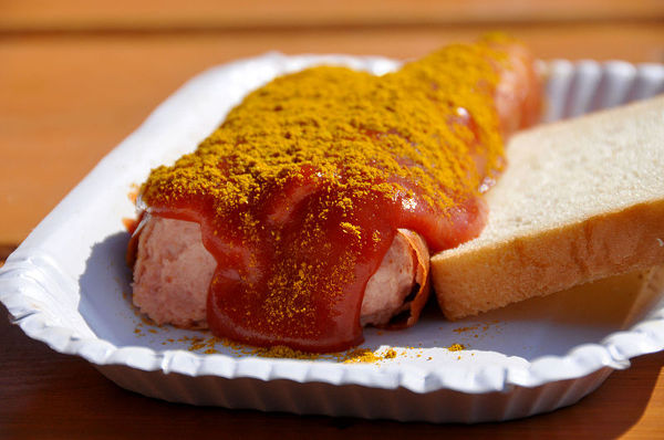 Najpopularniejszy niemiecki street food - Currywurst