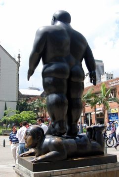 Słynne "papuśne" posągi Botero