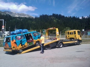 Awaria skrzyni biegów podczas pobytu w Szwajcarii w ramach projektu "Eurotrip - Busem Przez Europę 2010".