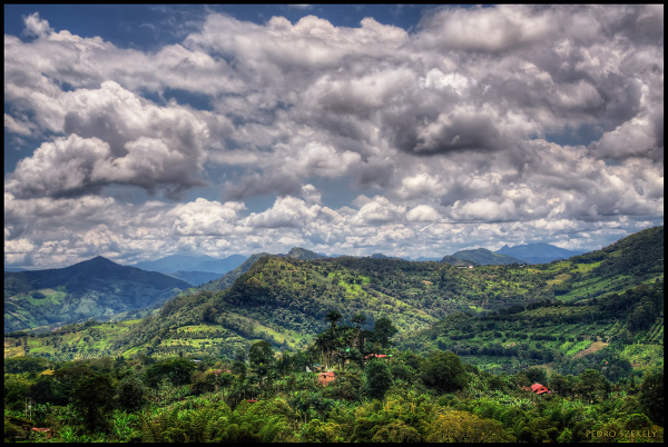 Kolumbia, to przede wszystkim góry pokryte bujną roślinnością.