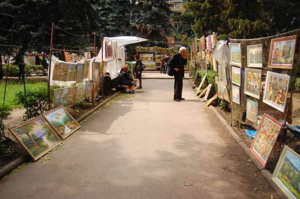 Kiszyniów, galeria w parku