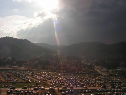 Parking pękał w szwach