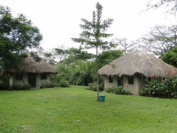 Domki w Fort Portal