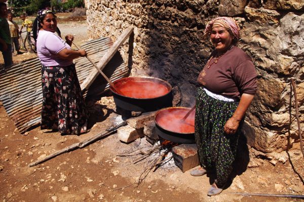 Gotowanie aromatycznego aywaru na pograniczu turecko-syryjskim