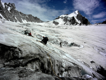 Wyszukiwanie bezpiecznego przejścia przez potężny lodowiec