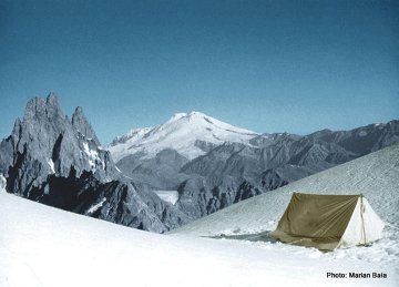 Schelda i Elbrus z Plato Uszbijskiego