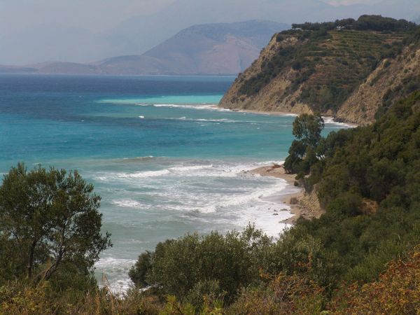 Dzikie plaże Albanii.