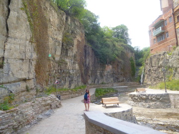 Niezwykły wąwóz i wodospad w centrum Tbilisi.
