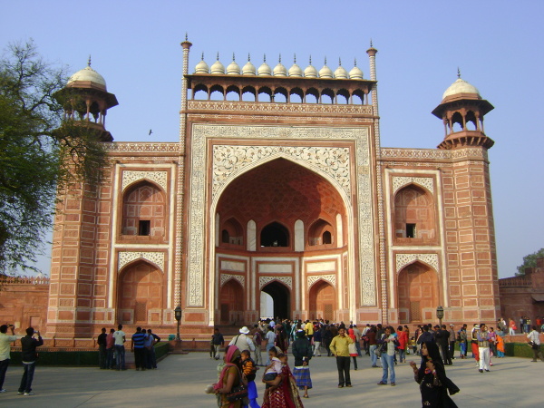 Brama prowadząca do Tadź Mahal