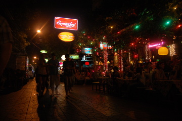 Turystyczna uliczka tuż obok Khaosan Road