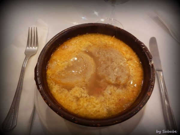 Smaki Hiszpanii – zupa kastylijska, jedna z niewielu naprawdę jadalnych tutaj.