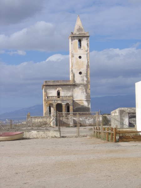 Jedno z miejsc gdzie bez samochodu nie sposób dotrzeć... Stary kościół w Cabo de Gata