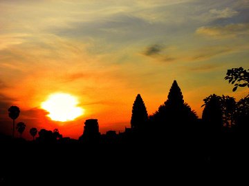 WIDOKI. Angkor Wat na pomarańczowo.