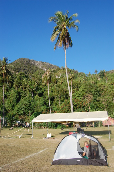 Spontaniczne pole namiotowe na Ko Phi Phi