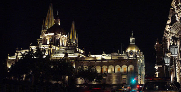 Katedra w Gudalajarze nocą.