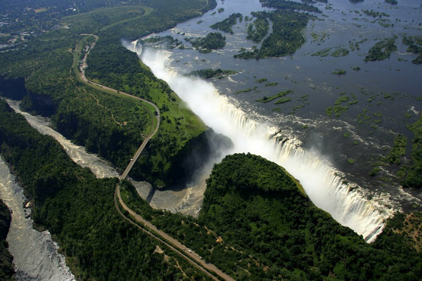 Widok z lotu ptaka na Wodospady Wiktorii – Zimbabwe