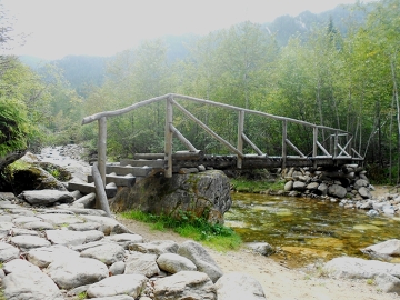 Jeden z kilkunastu mostków na Sludiance