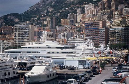 Gęsta zabudowa i gęstość zaludnienia najwyższa na świecie – Monako w pigułce
