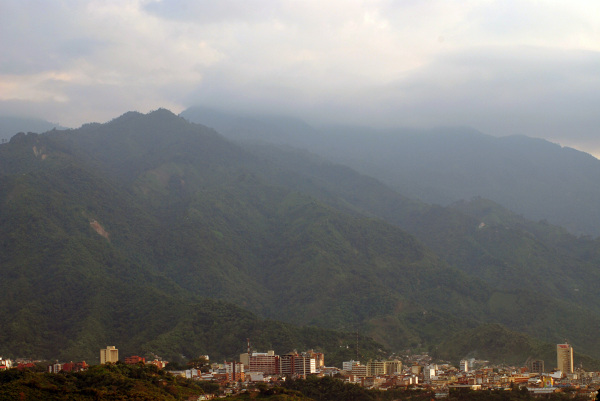 Pereira, jedno z wielu kilkusettysięcznych miast wciśniętych pomiędzy łańcuchy Andów.