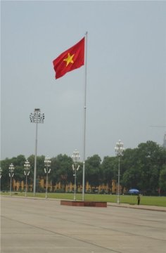 Plac przed pomnikiem Ho Chi Minha.