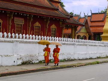Buddyjscy mnisi w Luang Prabang, Laos