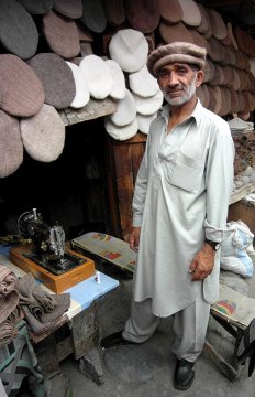 Gilgit – sprzedawca czapek