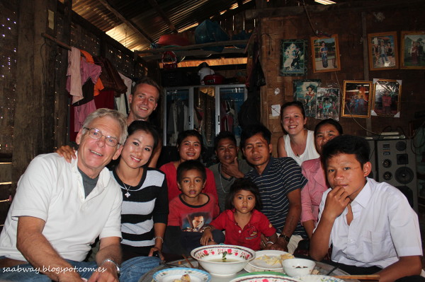 Przypadkowy obiad w domu rodzinnym w drodze z Nong Kiau do Oudomxai