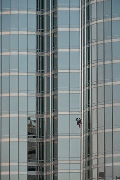 Alain Robert wspina się po najwyższym budynku świata- Burj Khalifa, Zjednoczone Emiraty Arabskie