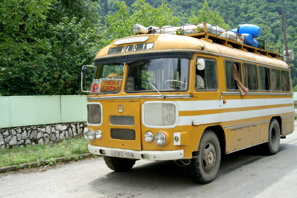 Marszrutka z Mestii, popularny środek transportu w Swanecji