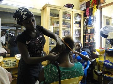 Salon fryzjerski w Kampali
