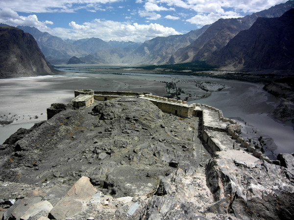 Dolina Indusu. Zdjęcie wykonane z historycznego fortu w Skardu