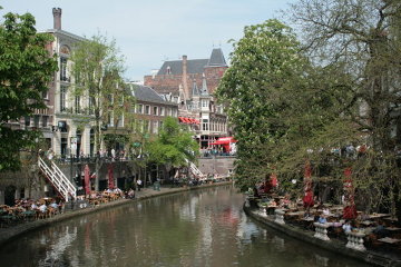 Utrecht w kwietniu - nic tylko siedzieć nad kanałem i podziwiać :)