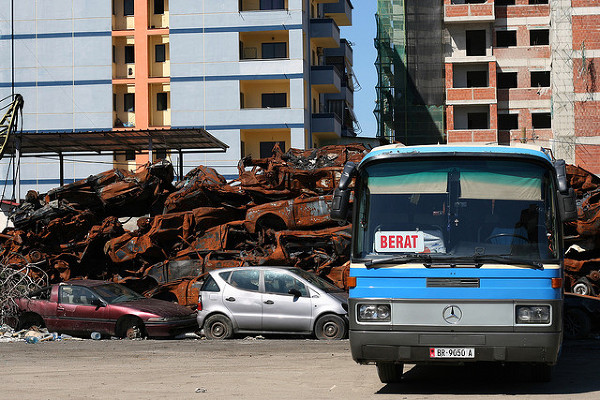 Podstawa komunikacji w Albanii to obok mikrobusów autobusy