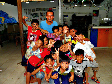 LUDZIE. Dzieciaki z ośrodka CCPP, gdzie każdy może pomagać jako wolontariusz.