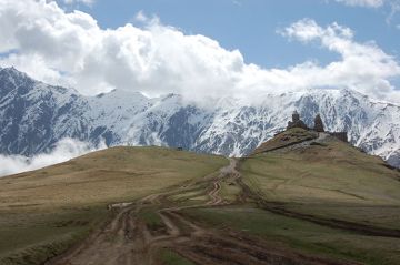 Cminda Sameba tuż przy miejscowości Kazbegi