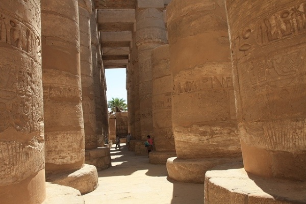Ogromne kolumny Świątyni w Karnaku