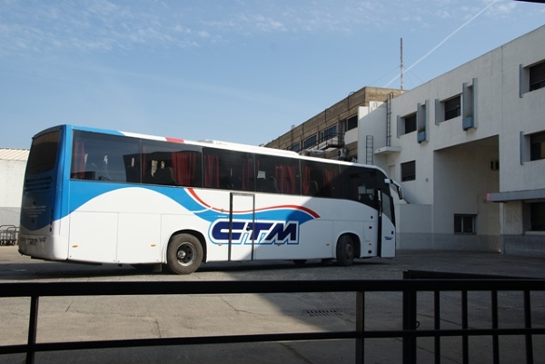 Autobus CTM na dworcu autobusowym w Rabacie.