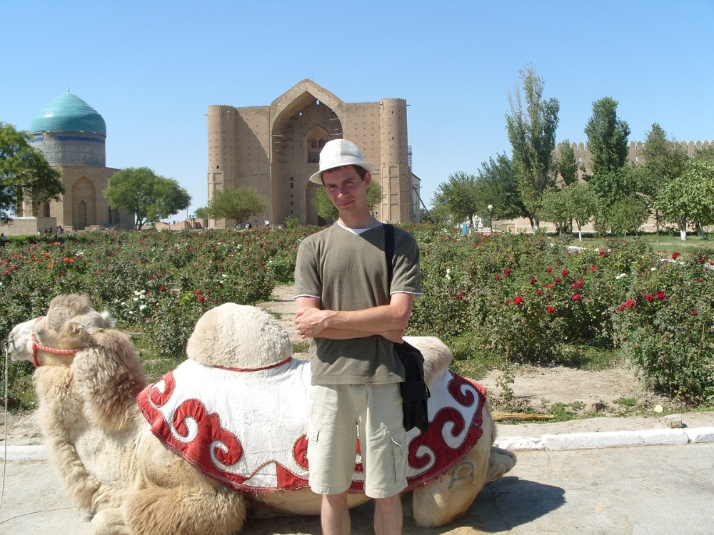 Turkiestan (Kazachstan), przed Mauzoleum Chodży Ahmada Jasawiego