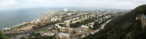 Panorama na port w Hajfie - największy z trzech międzynarodowych portów morskich Izraela.