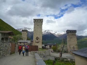 Charakterystyczne dla regionu Swanetii wieże obronno-mieszkalne.